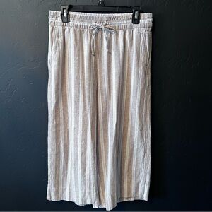 Banana Republic women’s pants Size: S Color: beige/ white striped print like New